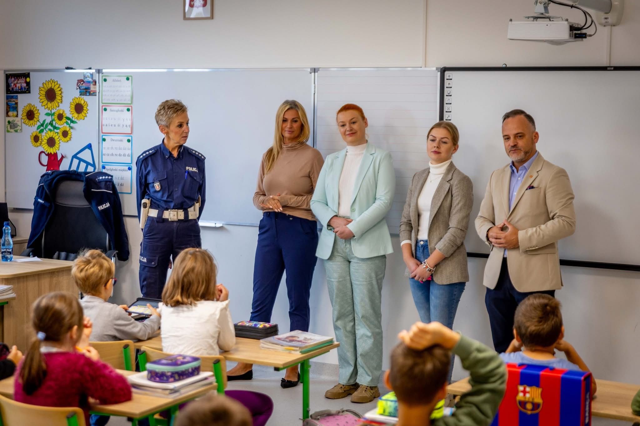 Edukacja dzieci o bezpieczeństwie — spotkanie z policją w szkole