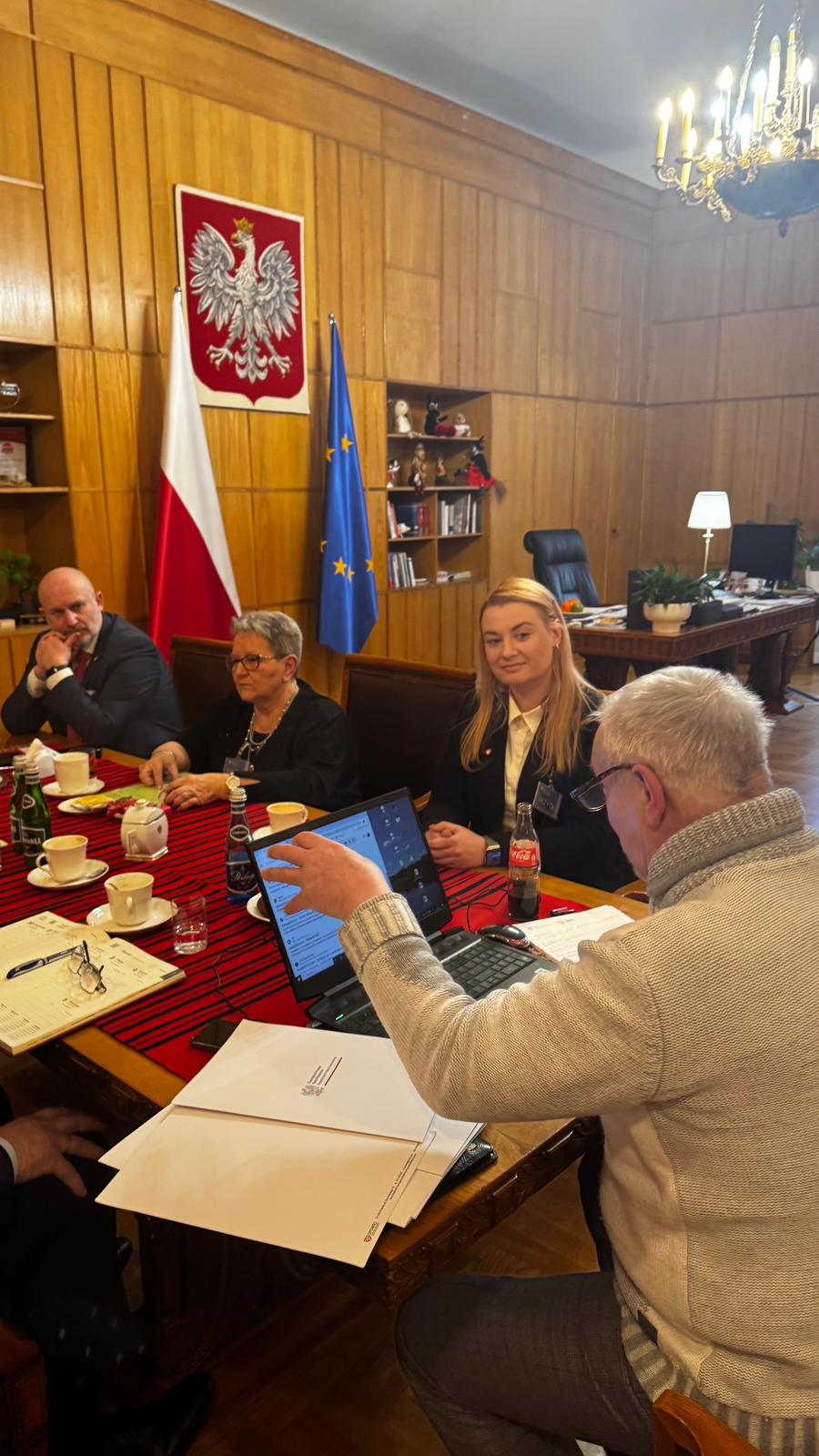 Spotkanie w gabinecie — dialog instytucjonalny