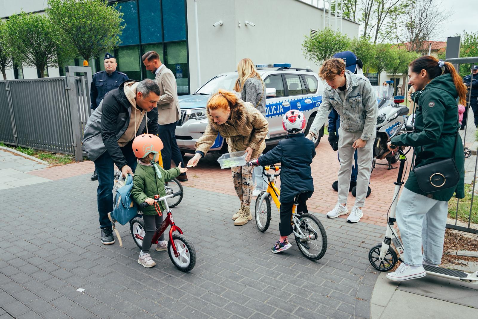 Bezpieczeństwo w ruchu drogowym — dzieci na rowerach