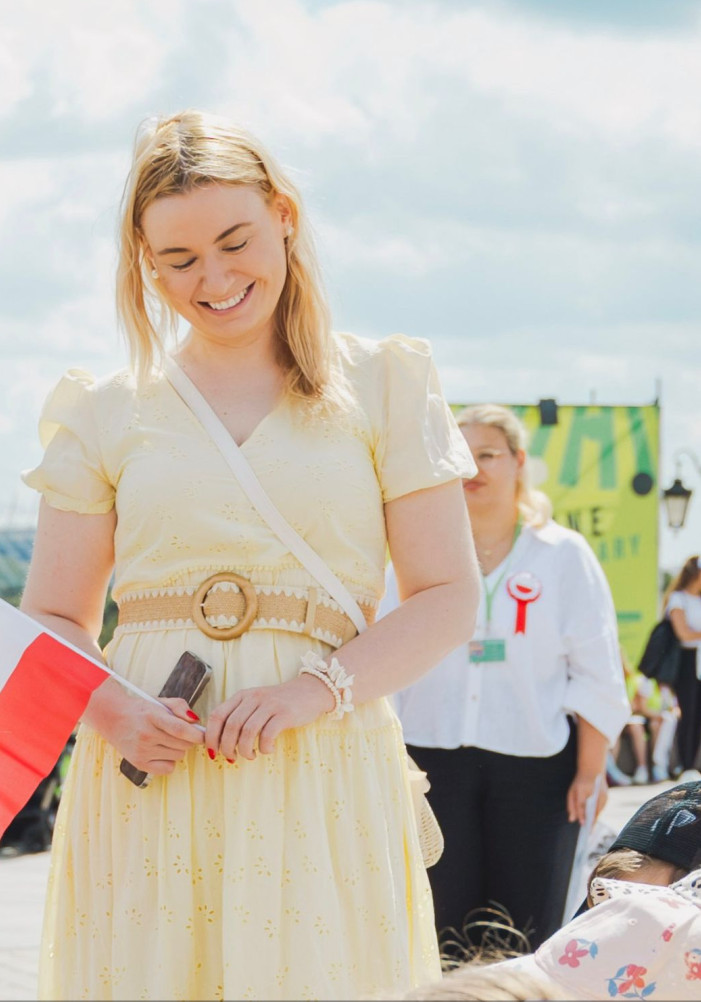 Monika Ślusarczyk z dziećmi na wydarzeniu edukacyjnym